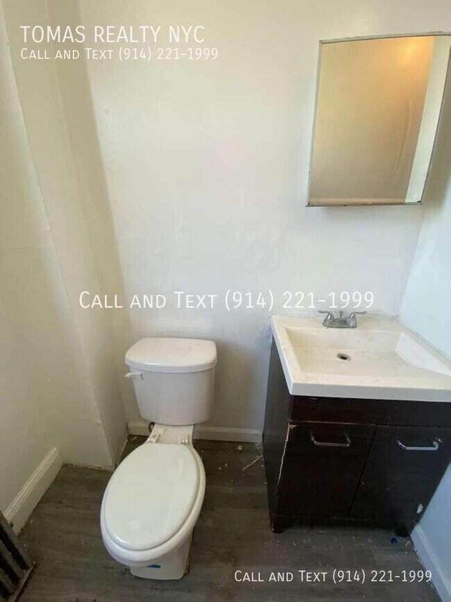 Building Photo - 121 Yonkers Ave