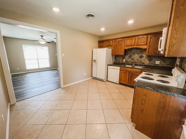 Building Photo - 724 Gubert Ln