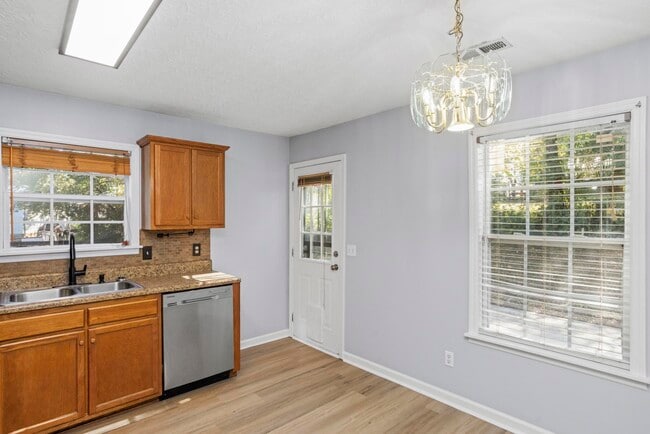 Building Photo - 2029 Williams Valley Dr