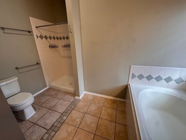 Building Photo - 9701 Tapatio Dr NW