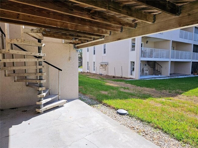 Building Photo - 255 Capri Cir N