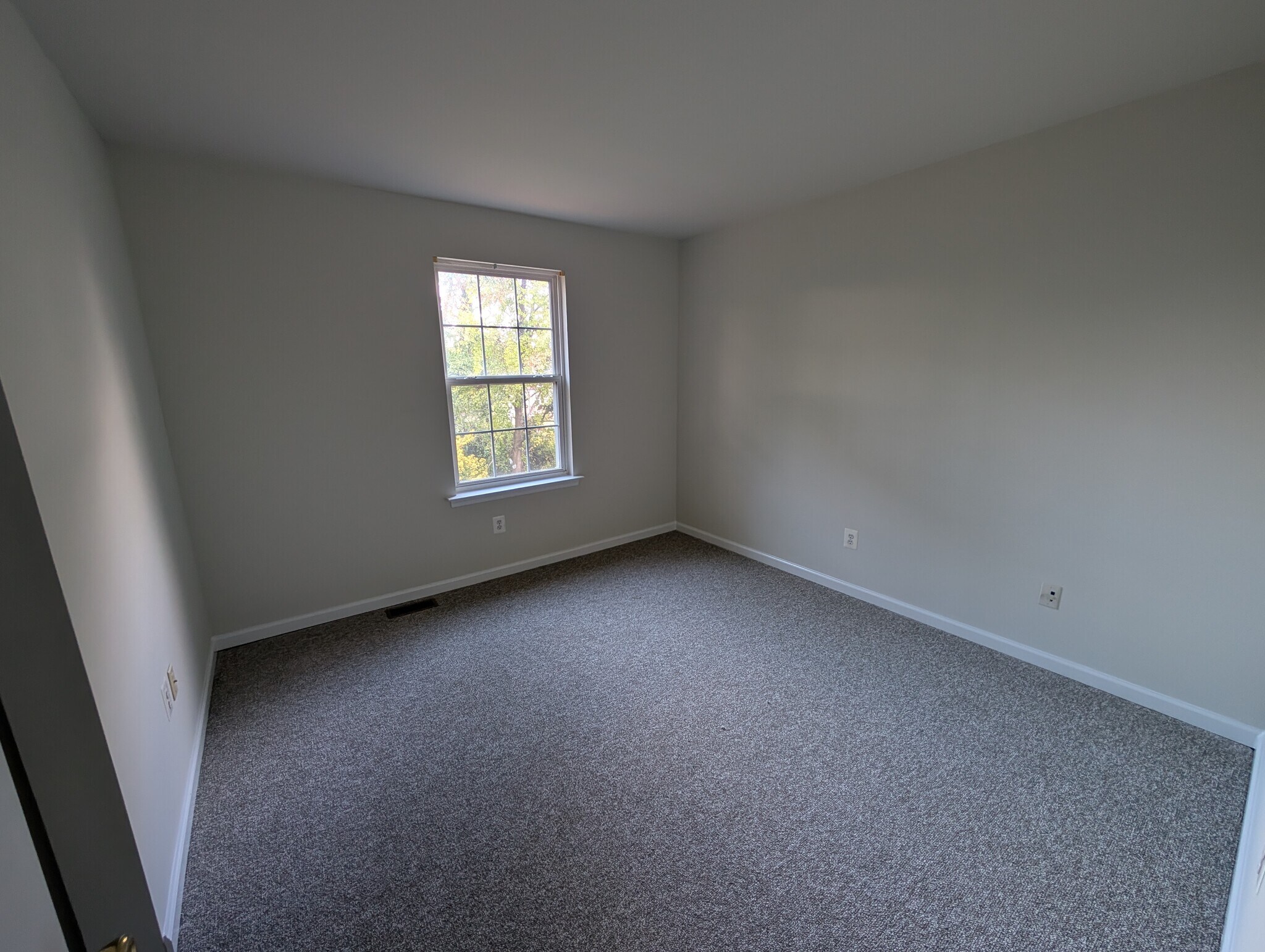 Building Photo - 437 Paxson Ave