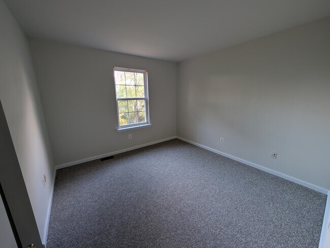 Building Photo - 437 Paxson Ave