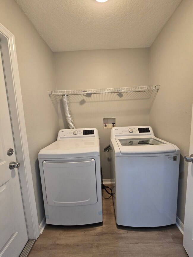 Building Photo - New Listing in Land O'Lakes