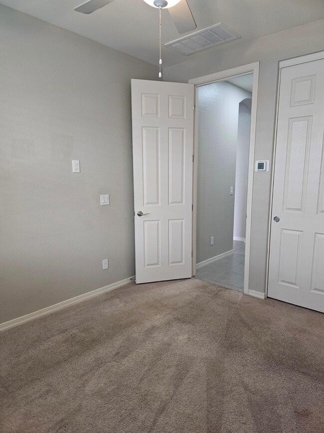 Building Photo - 15092 W Portland St