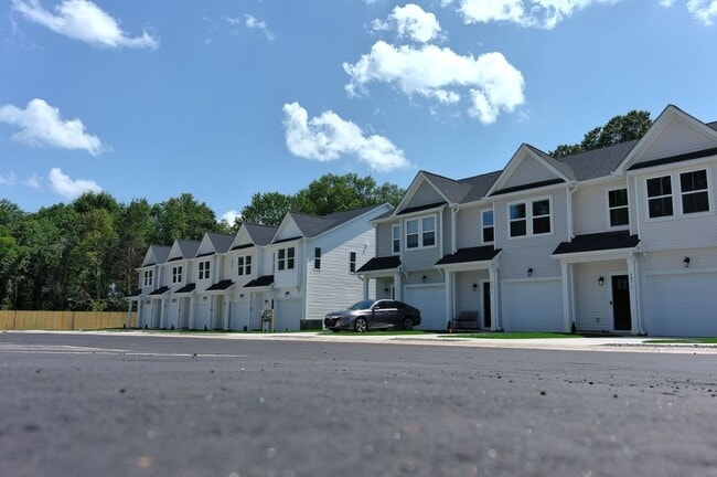 Building Photo - 409 E 20th St