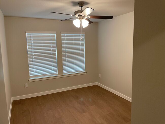 Building Photo - London Home