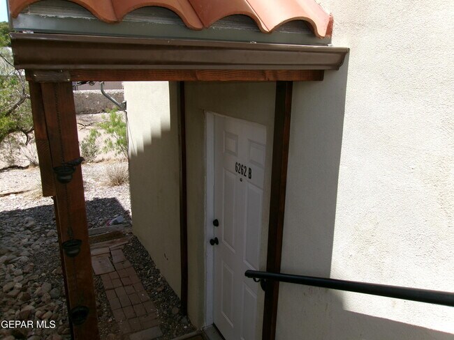 Building Photo - 6262 Escondido Dr