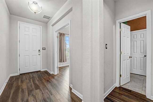 Building Photo - 6709 Golden Bough Ln