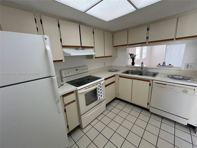 Building Photo - 5200 NW 31st Ave