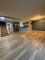 Building Photo - 504 W Perry St