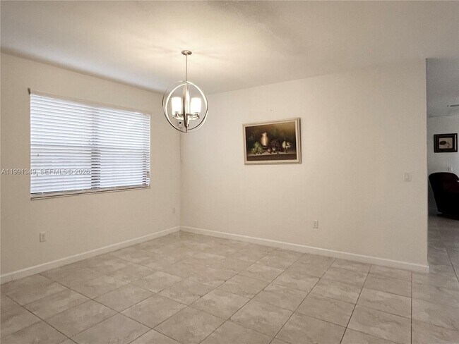 Building Photo - 422 SE 34th Terrace