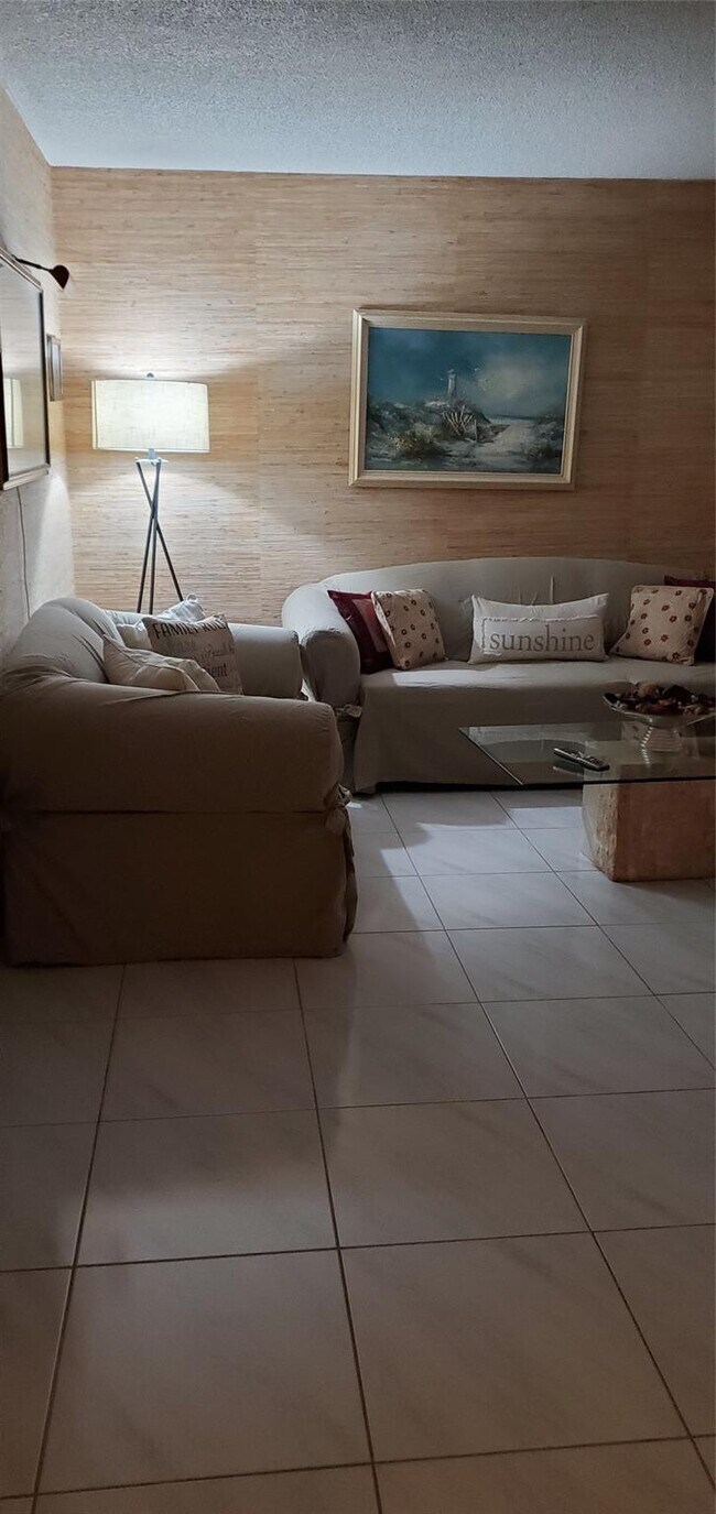 Building Photo - 2671 S Course Dr