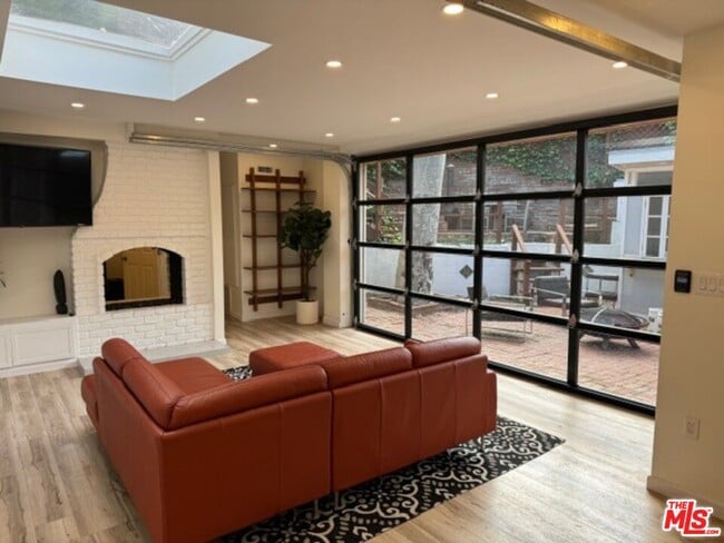 Building Photo - 1636 N Beverly Glen Blvd