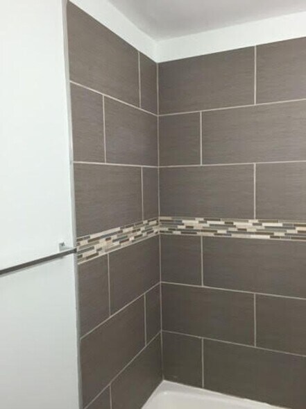 Building Photo - 7632 S Stewart Ave