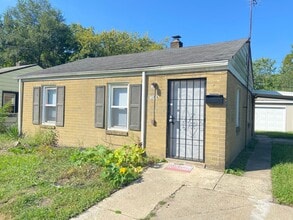 Building Photo - 2 Bedroom In Gary