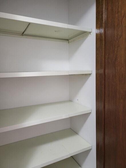 Building Photo - 16 Village Ct