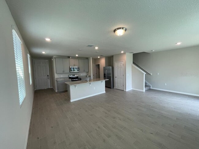 Building Photo - 407 Legacy Lp