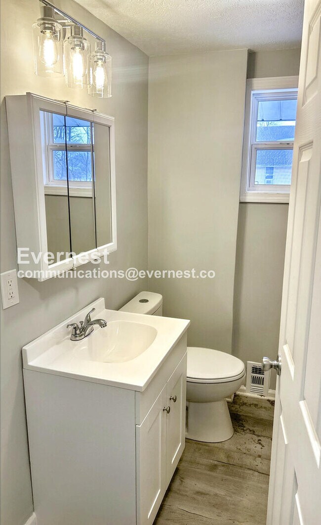 Building Photo - 1270 Moore St