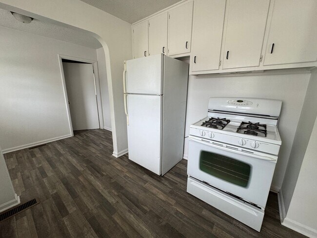 Building Photo - Greenwood 3 Bedroom 2 Bath