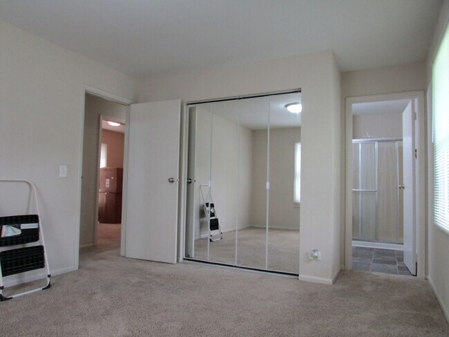 Building Photo - 1912 Orchard Ln