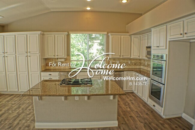 Building Photo - 4742 Village Green Pkwy