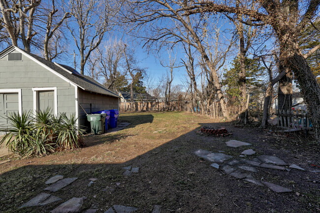 Building Photo - 916 Classen Blvd