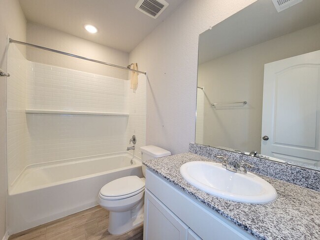 Building Photo - Beautifully updated 5-bedroom, 3.5-bath home located on a quiet cul-de-sac in a desirable Houston...
