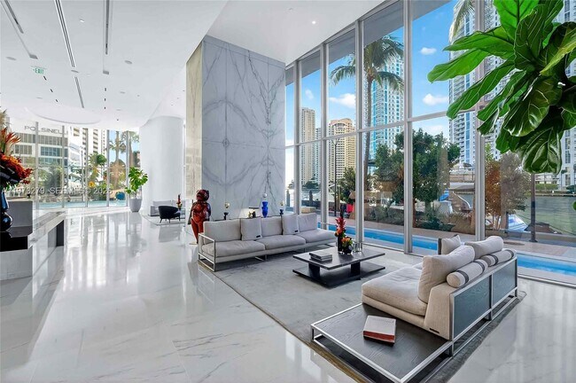 Building Photo - 300 Biscayne Blvd Way