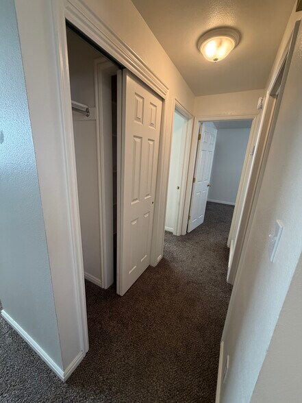 Building Photo - 1011 N 235 W