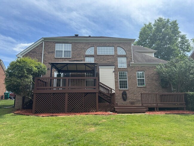 Building Photo - Brentwood 4BR Home