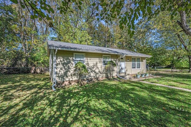 Building Photo - 1550- Chic 3BR Ranch in Parchment - Sleek,...