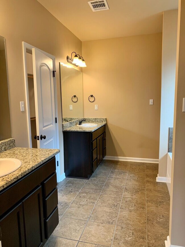 Building Photo - 3BD/2BA House for Lease in Magnolia Lakes - Close to LSU