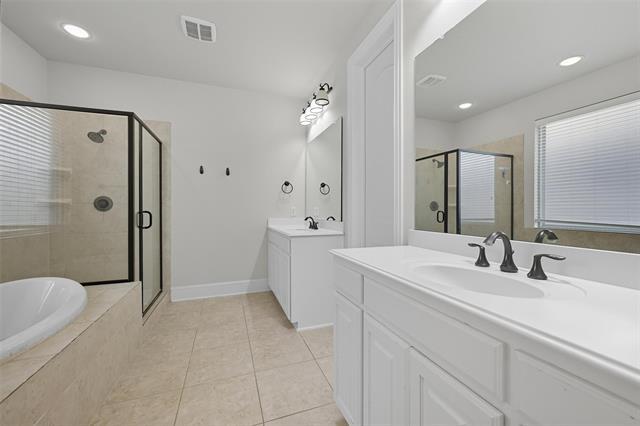 Building Photo - 447 Dry Canyon Dr