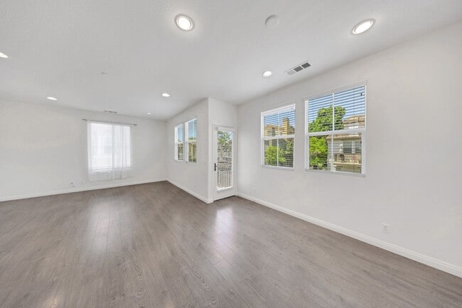 Building Photo - 6287 Ancora Ln