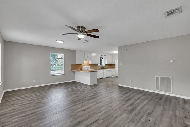 Building Photo - 29806 Lazy Ln