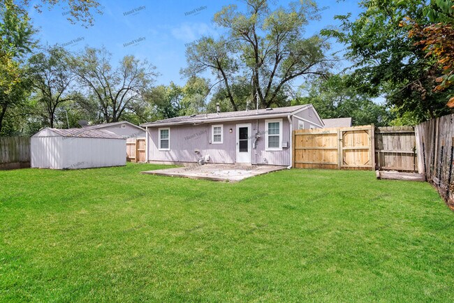 Building Photo - 2513 S 48th Terrace