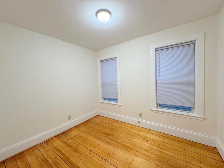 Building Photo - 250 Beacon St