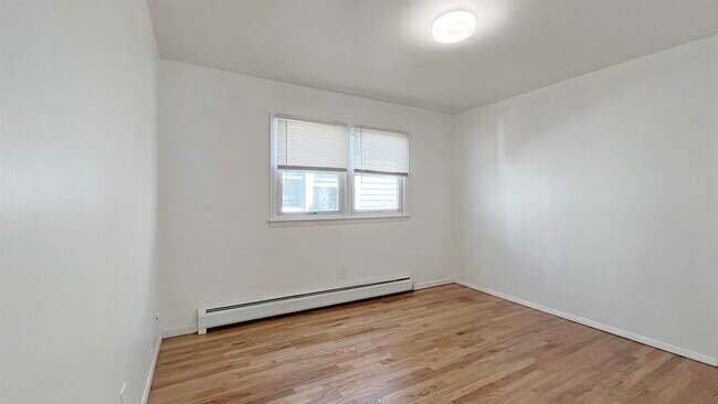 Building Photo - 421 Manila Ave