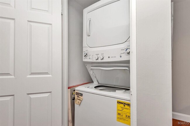 Building Photo - 7557 Buckingham Dr