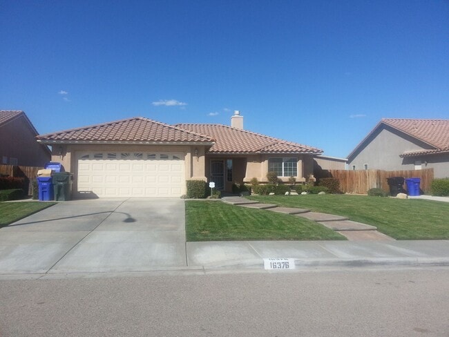 Building Photo - spacious 3 bedroom 2 bath home with beautiful yard, jacuzzi,  indoor laundry room