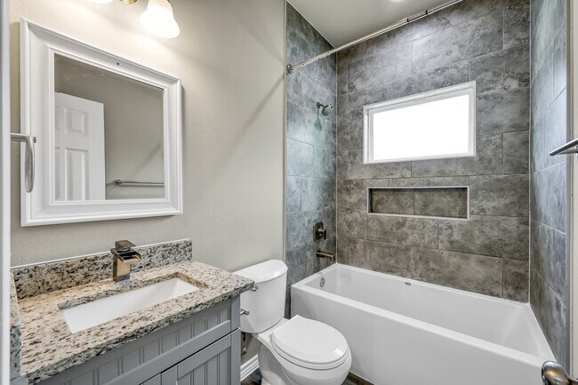 Building Photo - 11756 White Cedar St