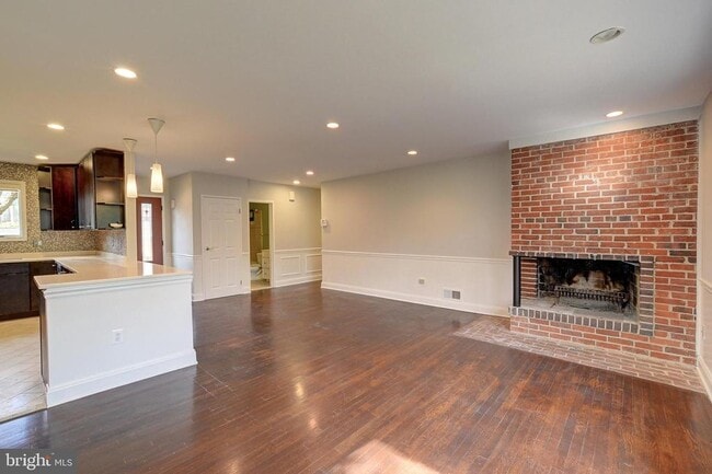 Building Photo - 8725 Susanna Ln