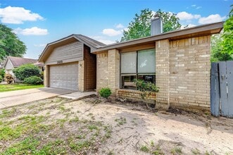 Building Photo - 2010 Hickory Glen Dr