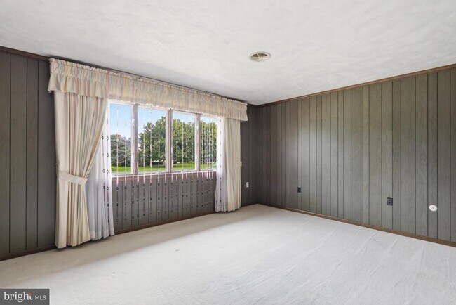 Building Photo - 11475 Pine Hill Dr