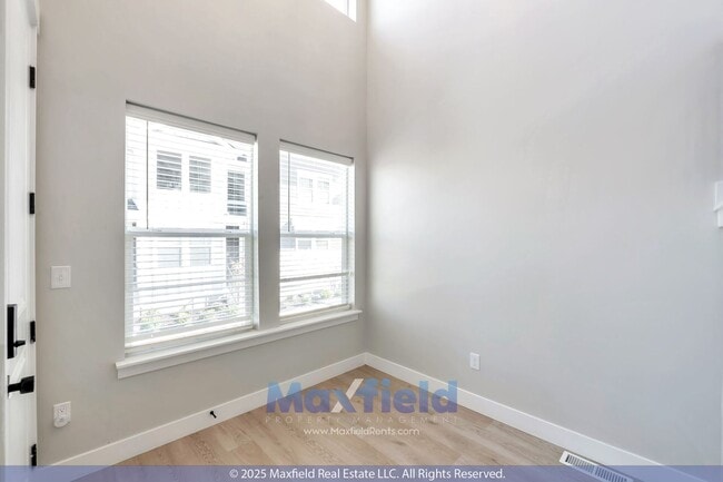 Building Photo - Great Townhome in Lehi - 3BD - 2BTH - 2GAR - Clubhouse & Pool.