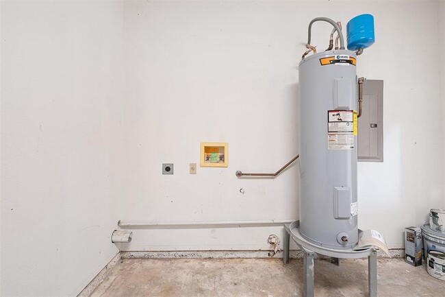 Building Photo - 1003 Canyon Edge Dr