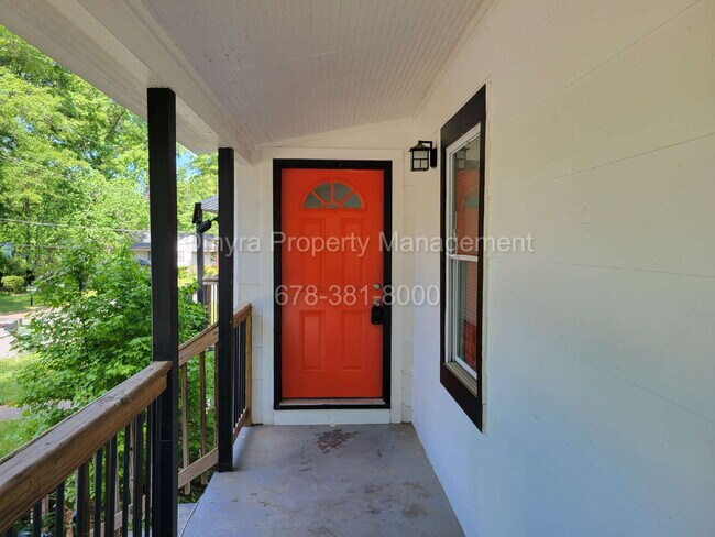 Building Photo - Charming 2 Bedroom Duplex Unit in Atlanta!