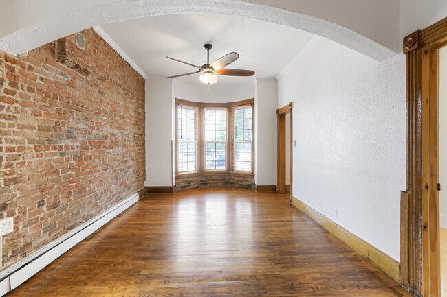Building Photo - 2 Bedroom / 1 Bathroom - Rino / Downtown D...