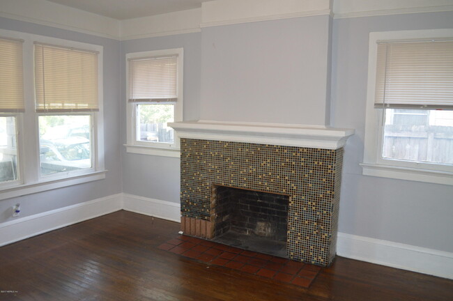 Building Photo - 2536 Phyllis St